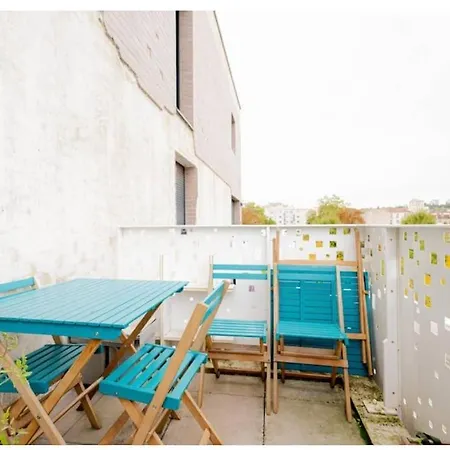 With Balcony In Paris, Near La *